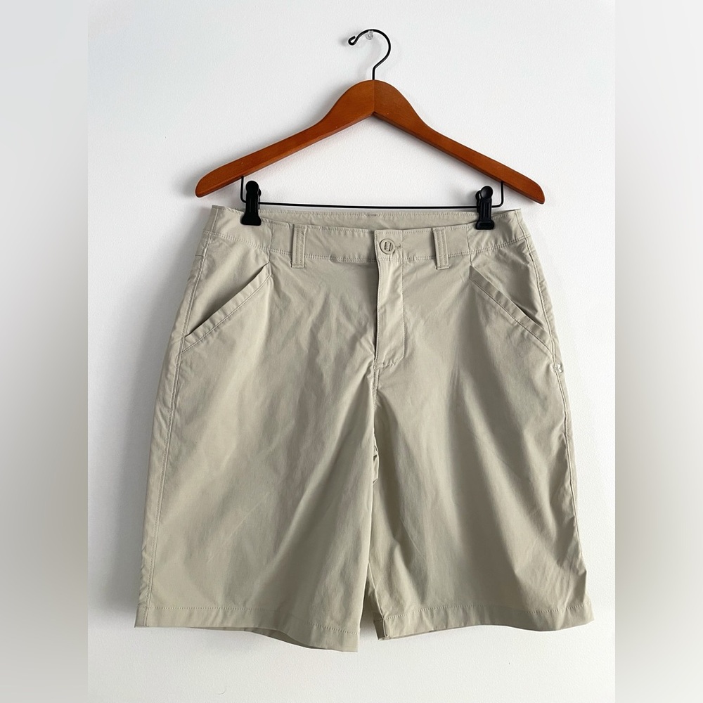 Under Armour Heatgear Loose Fit Golf Shorts Mens Size 32 Tan Stretch Quick Dry.